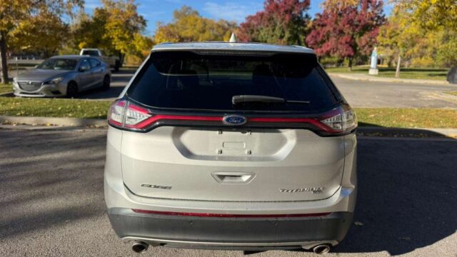 FordEdgeTitanium-5