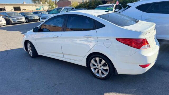 Hyunday-Accent-2015-2