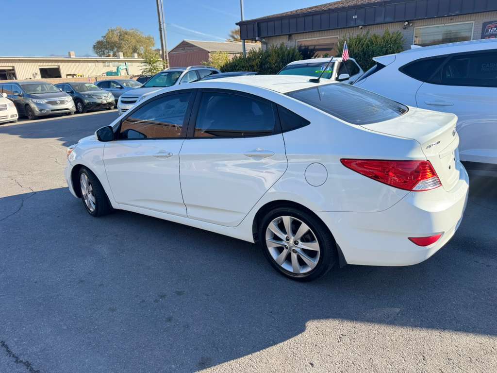 Hyunday-Accent-2015-2