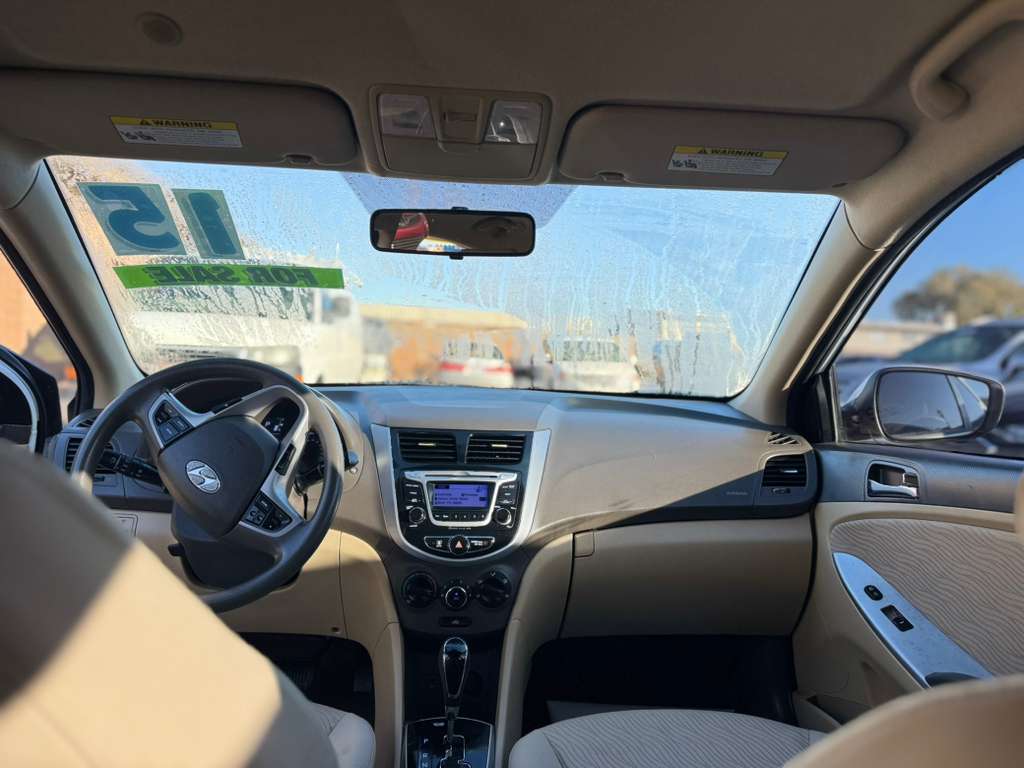 Hyunday-Accent-2015-3