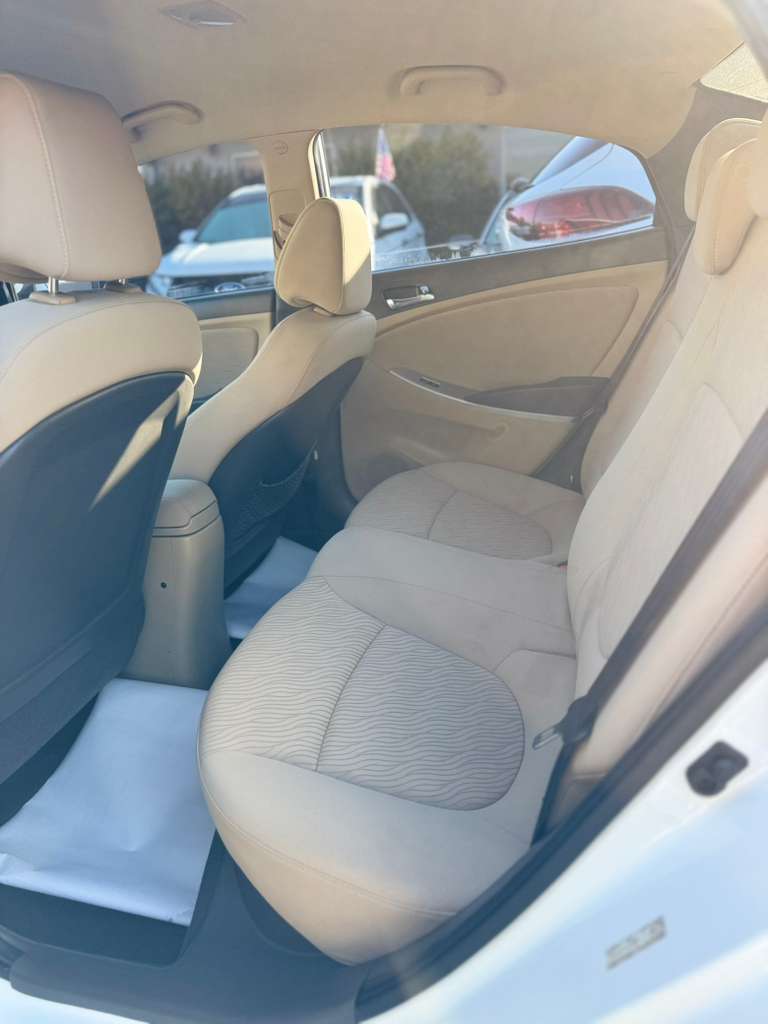 Hyunday-Accent-2015-8